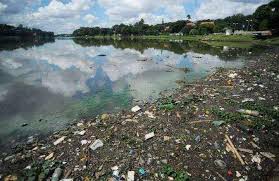 Poluição visível em rios
